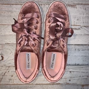 Steve Madden Pink velvet shoes